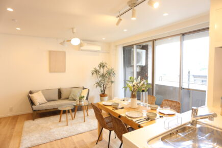 ［三の丸小学校区］大きな窓が主役の明るいリビングで