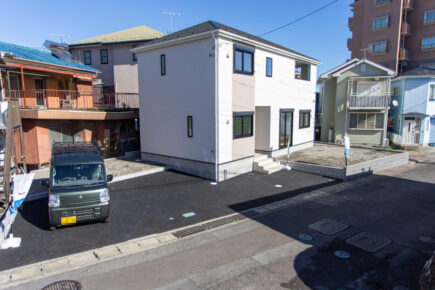 ［新築］ふたつのお庭と駐車場、豊かな余白のあるおうち