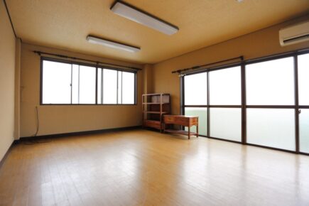 使い勝手のよい小規模な倉庫。オフィスにも