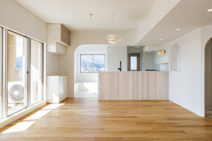 ［マンション］ひと続きなのに、居場所はいくつも。曲線と工夫でつくる、やわらかな住まい。